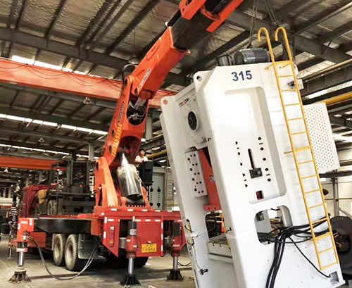 乐山附近随车吊出租，轻松解决运输难题