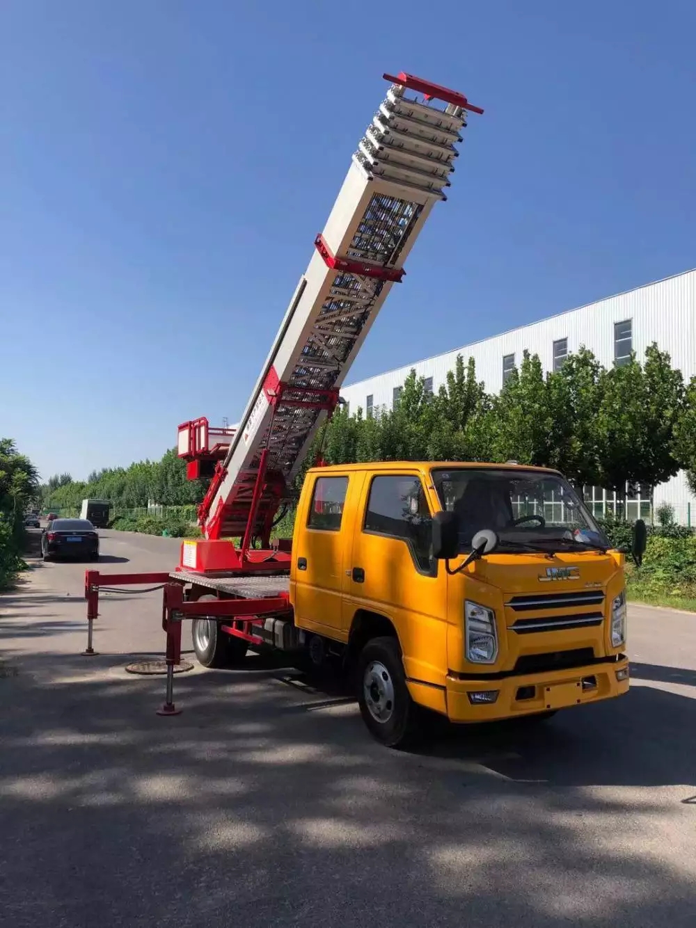 乐山附近的云梯车出租服务：轻松解决高空作业需求